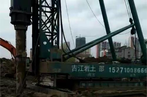 正威精密車間液壓錘500管樁施工